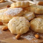 Ghribia aux amandes traditionnelles sur plateau