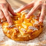 Galette artisanale sur planche en bois