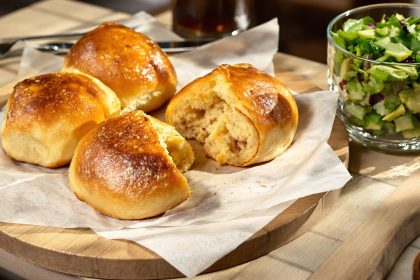 Petits-pains-garnis-table