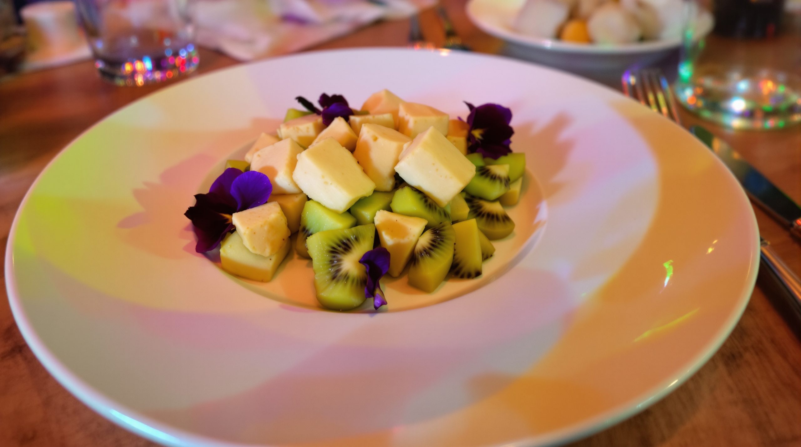 Tartare_avocat_kiwi_violettes