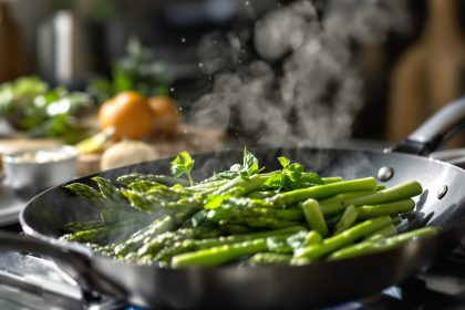 Asperges poêlées au basilic