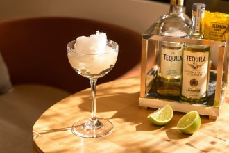 cocktail-ensoleillé-sans-visage