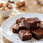 brownies_et_noix_sur_table