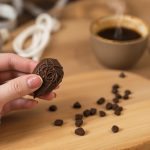 main-amande-chocolat