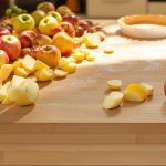 Préparation de tarte aux pommes