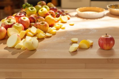 Préparation de tarte aux pommes