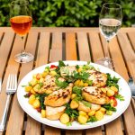 Déjeuner convivial au jardin