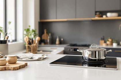 Preparation_Creme_Anglaise_Kitchen_Scene