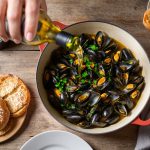 repas_convivial_moules_marinières