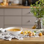 soupe_oignon_table_floue