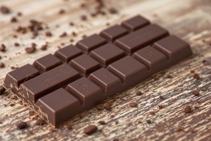 tablette_chocolat_noir_sur_bois